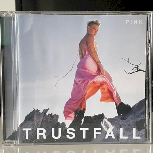 Okładka: P!nk - TRUSTFALL